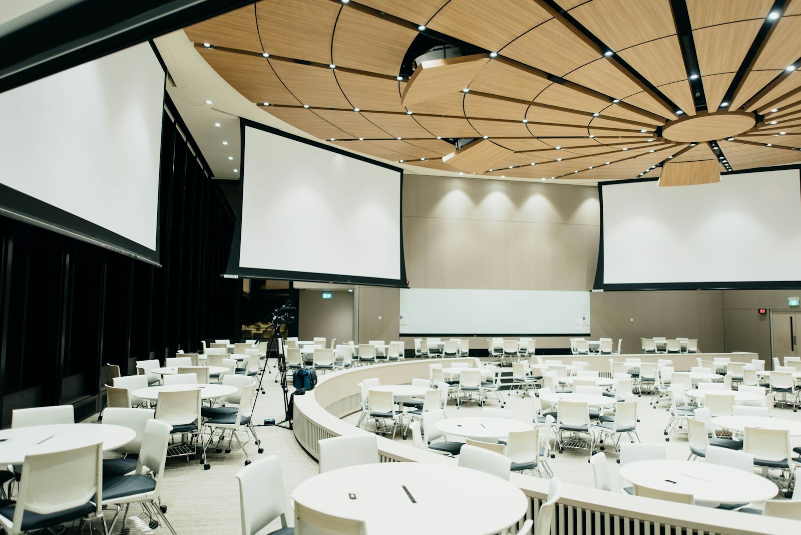 Congress hall ready for a composed programme